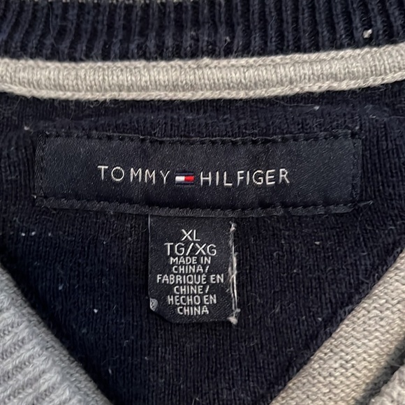 Tommy Hilfiger Sweater - Picture 2 of 2